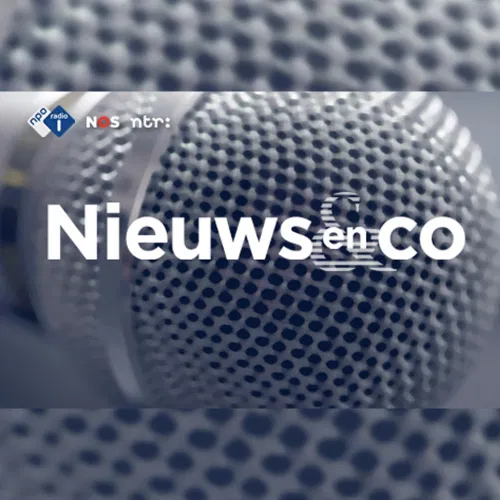 Logo van radioprogramma Nieuws en Co, met daarin de titel, logo van NPO1 en NOS, op de achtergrond een microfoon.